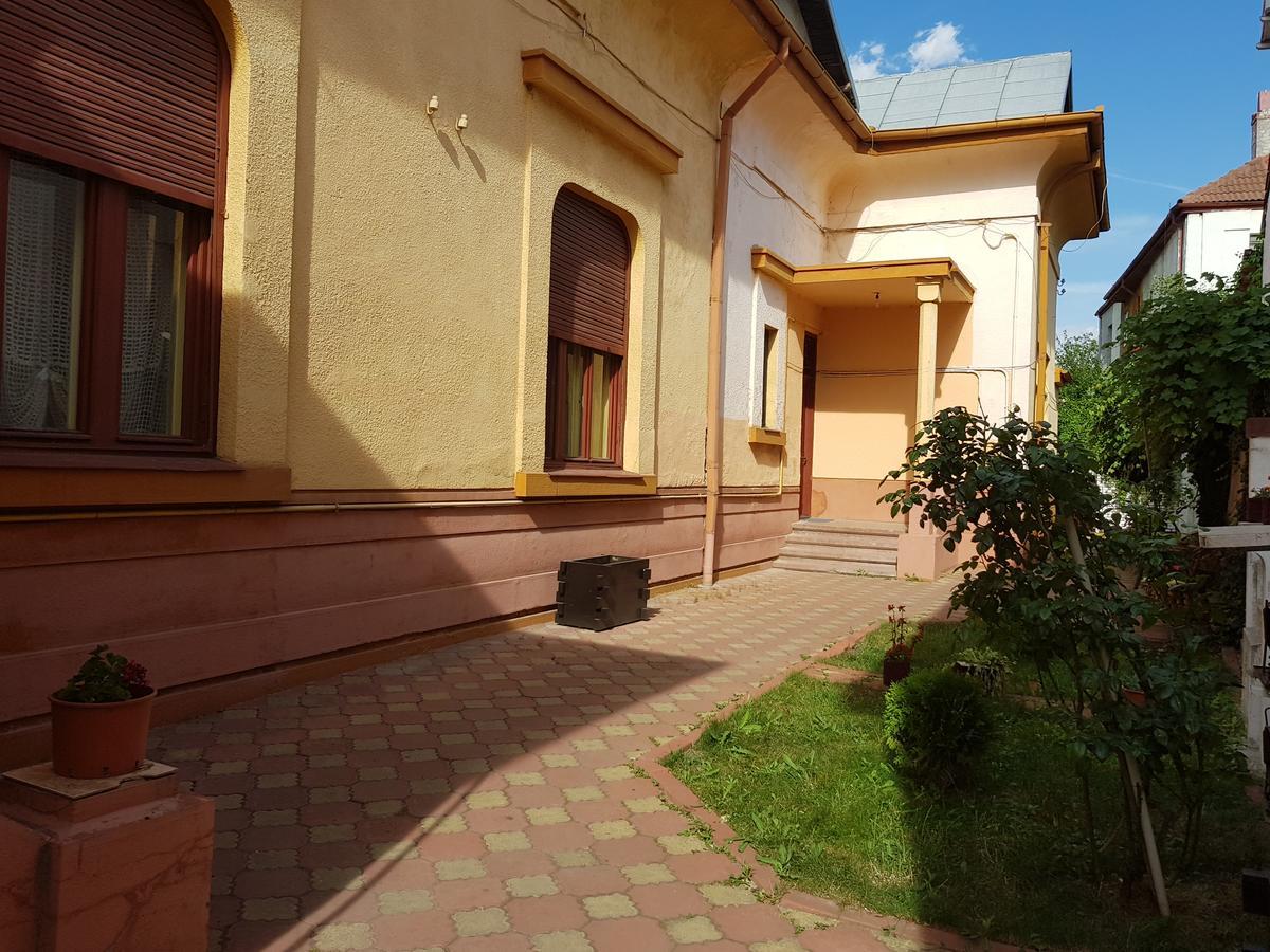 Casa Boiereasca Ostello Craiova Esterno foto